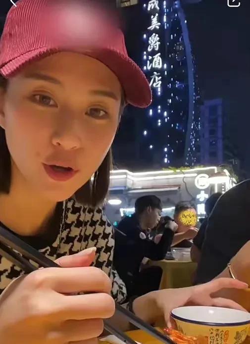 明星专门爆料吃瓜,明星爆料大揭秘，吃瓜群众狂欢时刻